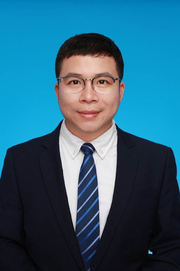 龚露